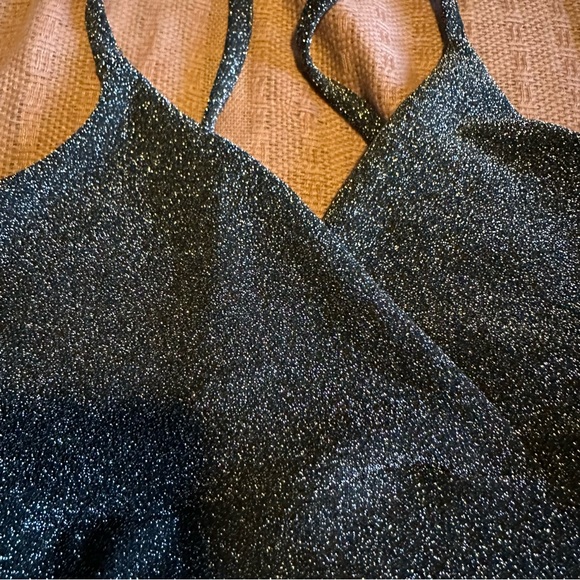 NWOT Black shimmer tie back crop tank - Picture 3 of 6